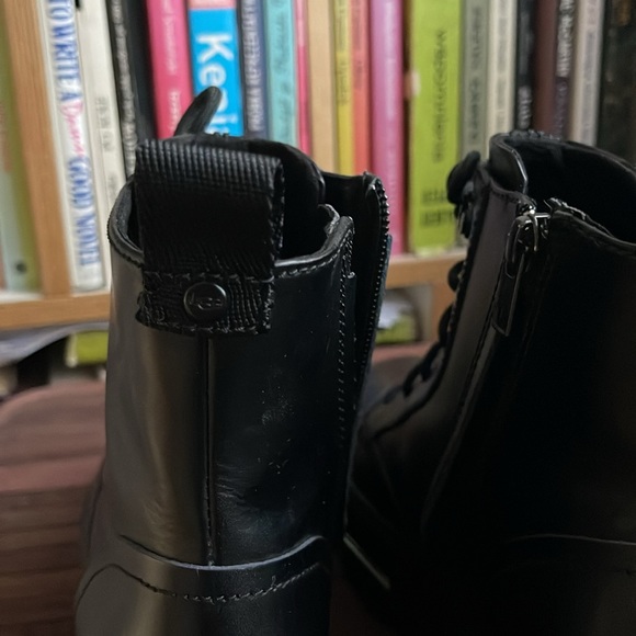 Ugg Sidnee Black Platform Boots - Picture 8 of 8